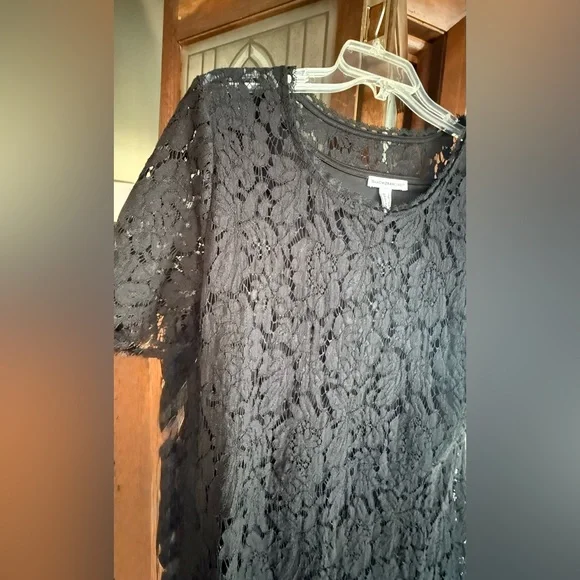Black Lace Isaac Mizrahi Live
Blouse size Large - Picture 4 of 5